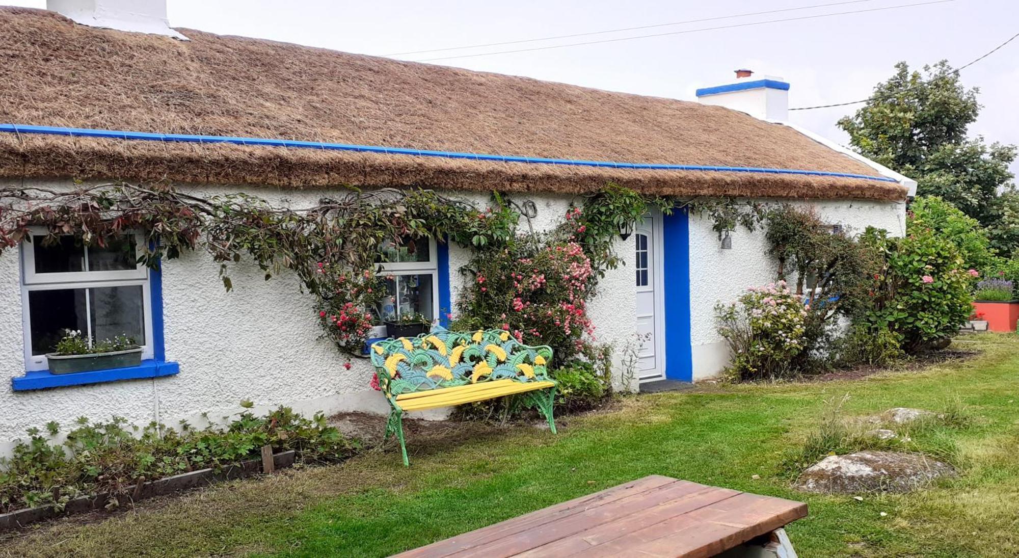The Rockhouse - Cosy Stone Built Thatch Cottage Dungloe Exterior photo